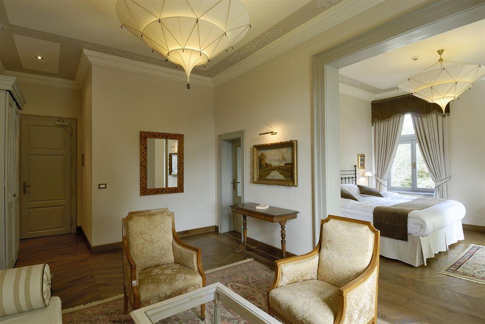 Chateau Mcely Стая снимка