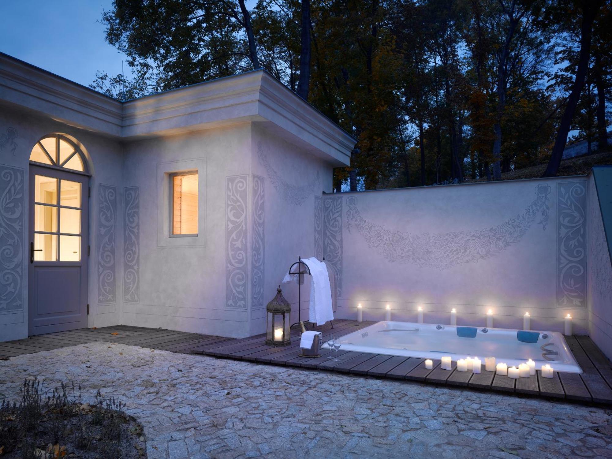 Chateau Mcely Екстериор снимка