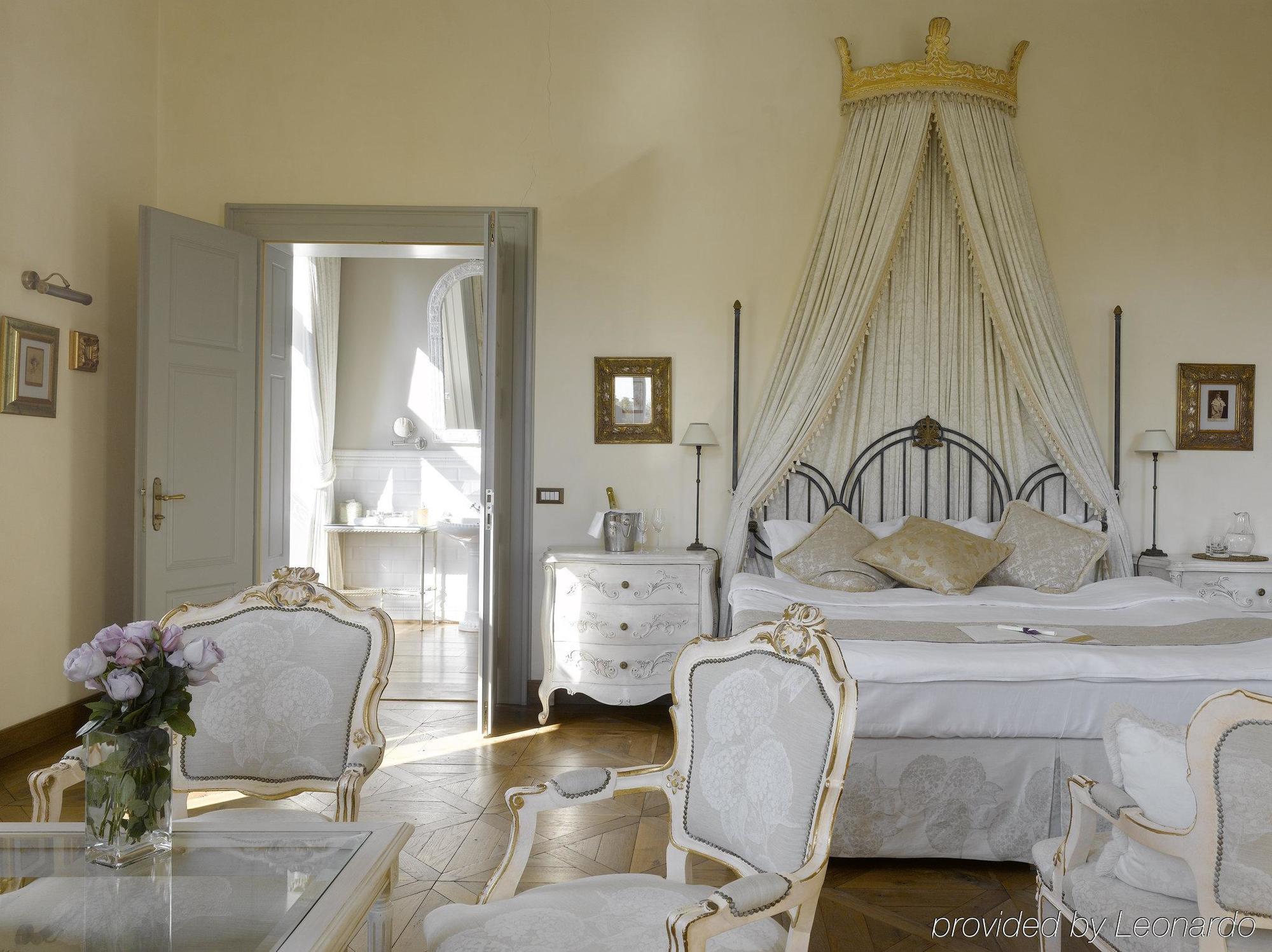 Chateau Mcely Стая снимка