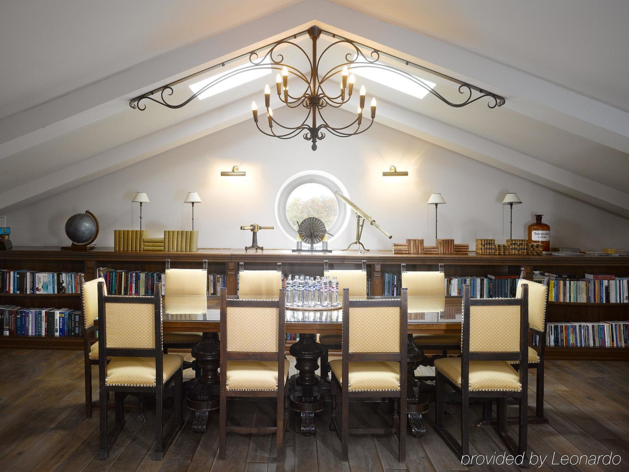Chateau Mcely Ресторант снимка