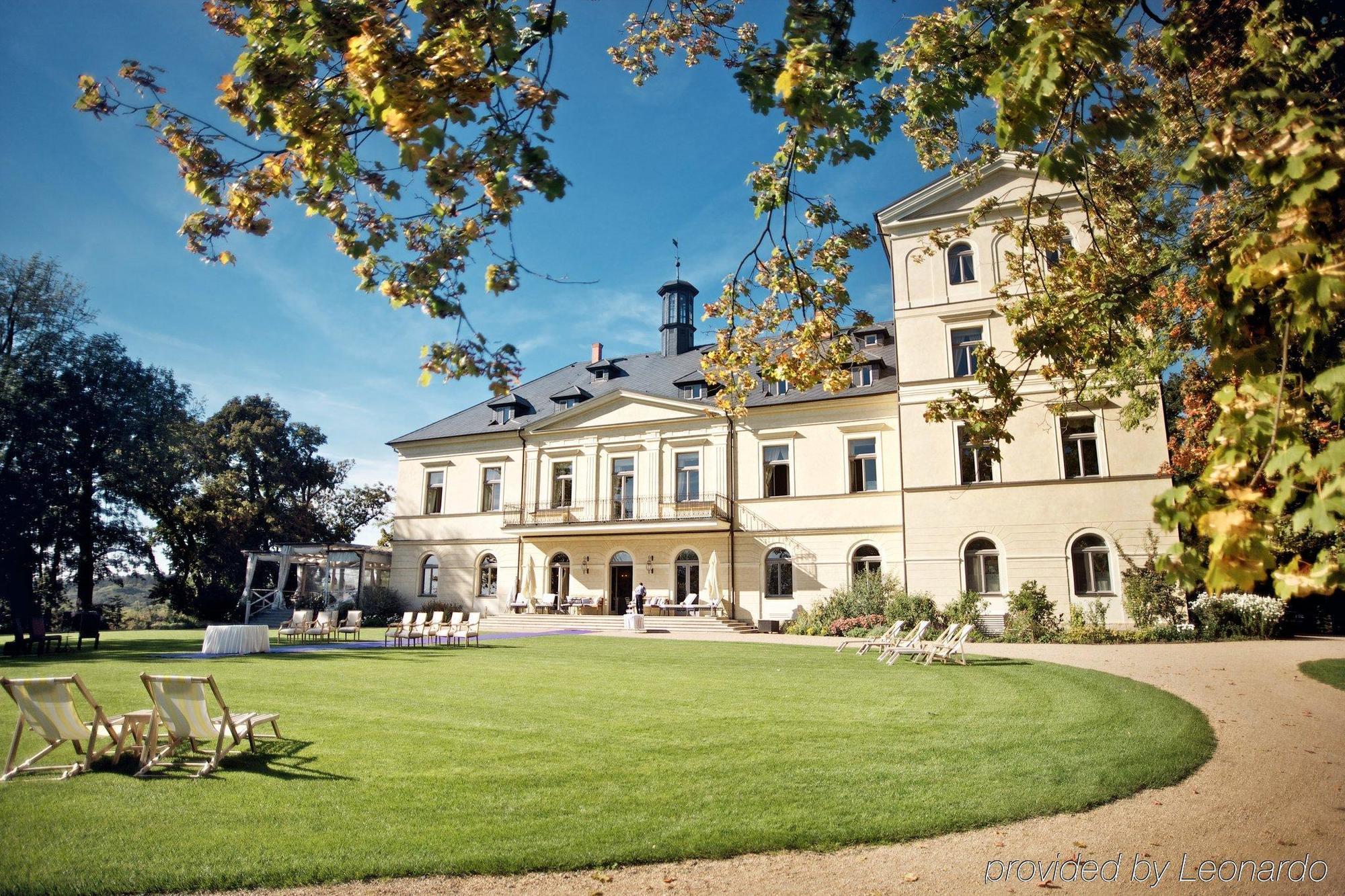 Chateau Mcely Екстериор снимка